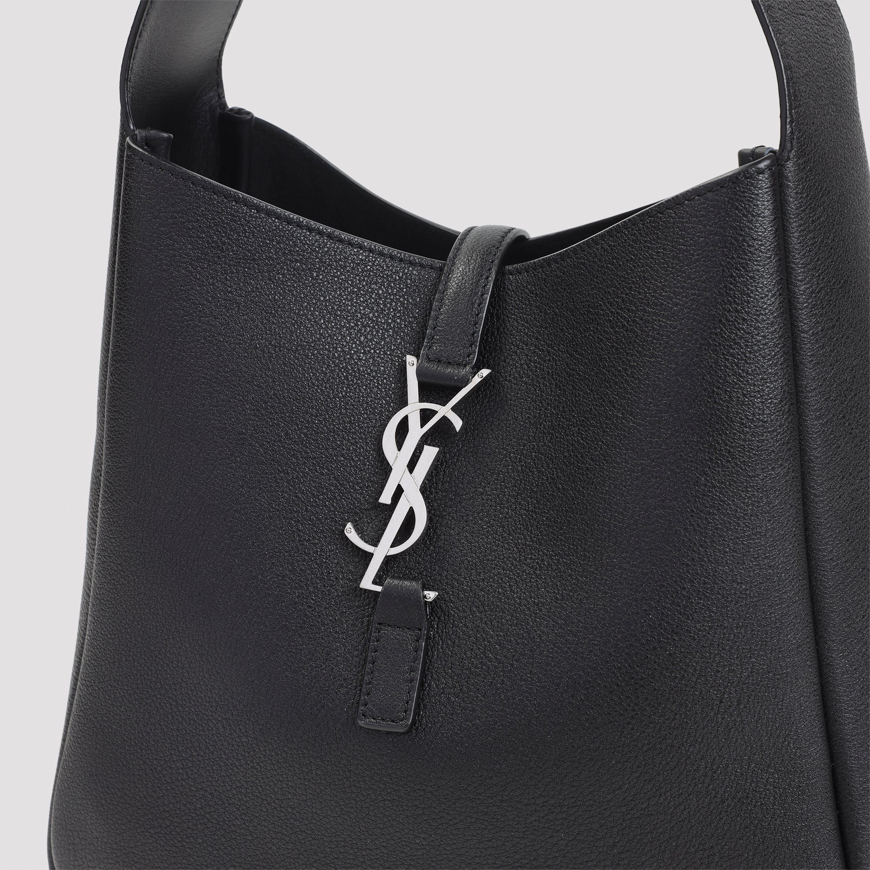 Saint Laurent Shoulder Bags - Black | 1658568c5bd4d929578f61efdbcbafb0d6a1c236